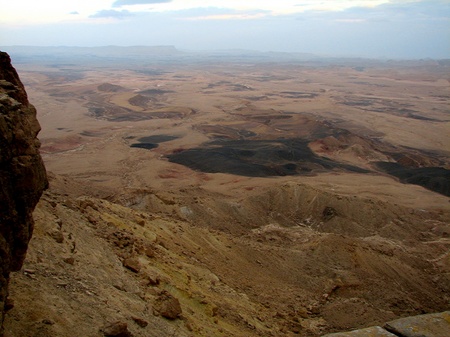 MitzpeRamoncrater2.jpg